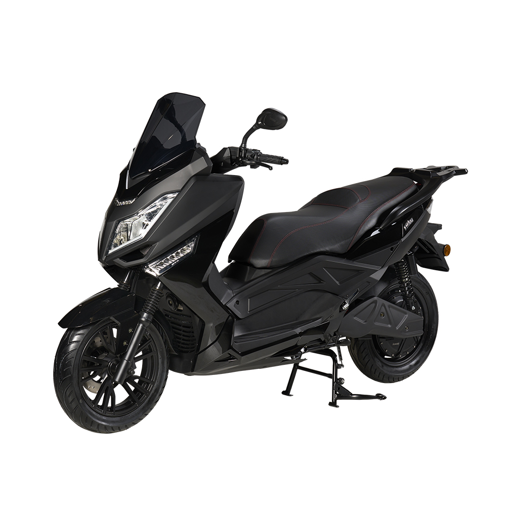 09_PINKFLY-NOIR_3QUART 6 Scooter Pinkfly – Image 1